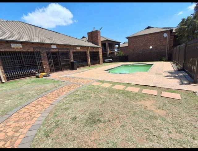 2 BEDROOM APARTMENT FOR SALE IN SONNEVELD